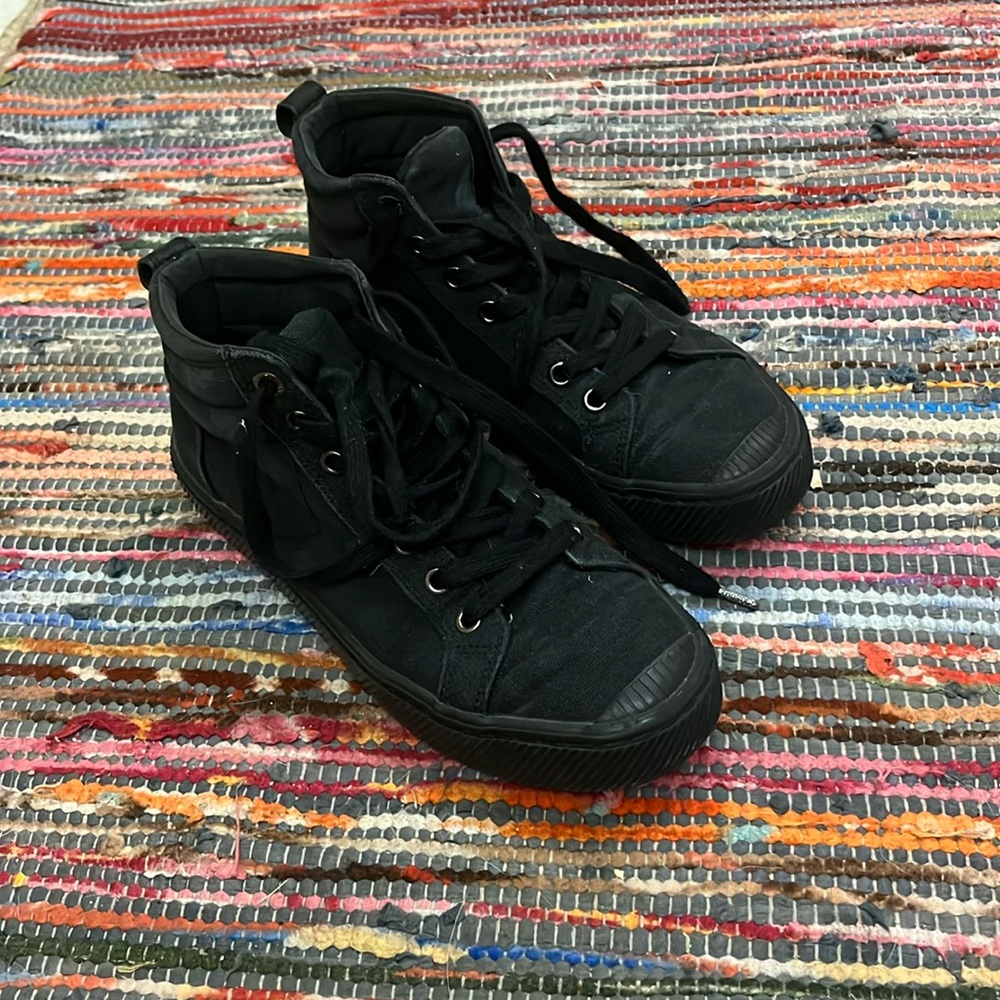 Cariuma black hightop